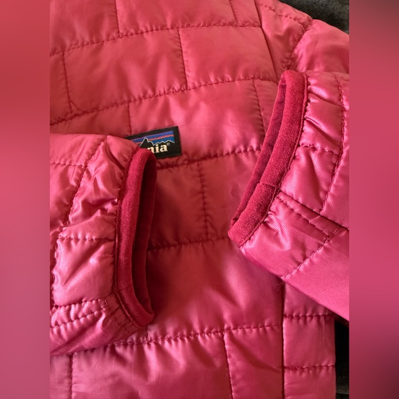 Patagonia Nano Puff size SMALL in Roamer Red with contrasting zippers. - Picture 5 of 8